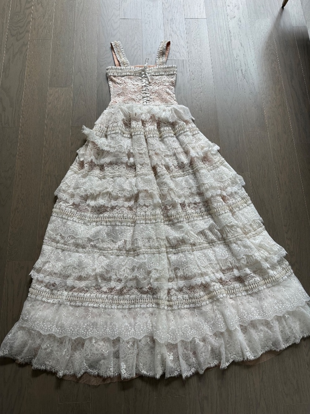Alice + Olivia ZENA Off White Lace Maxi Dress Tiered Embellished Wedding Size 2 - Picture 3 of 11